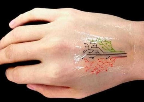 Pesquisadores criam tatuagem que brilha e muda de cor