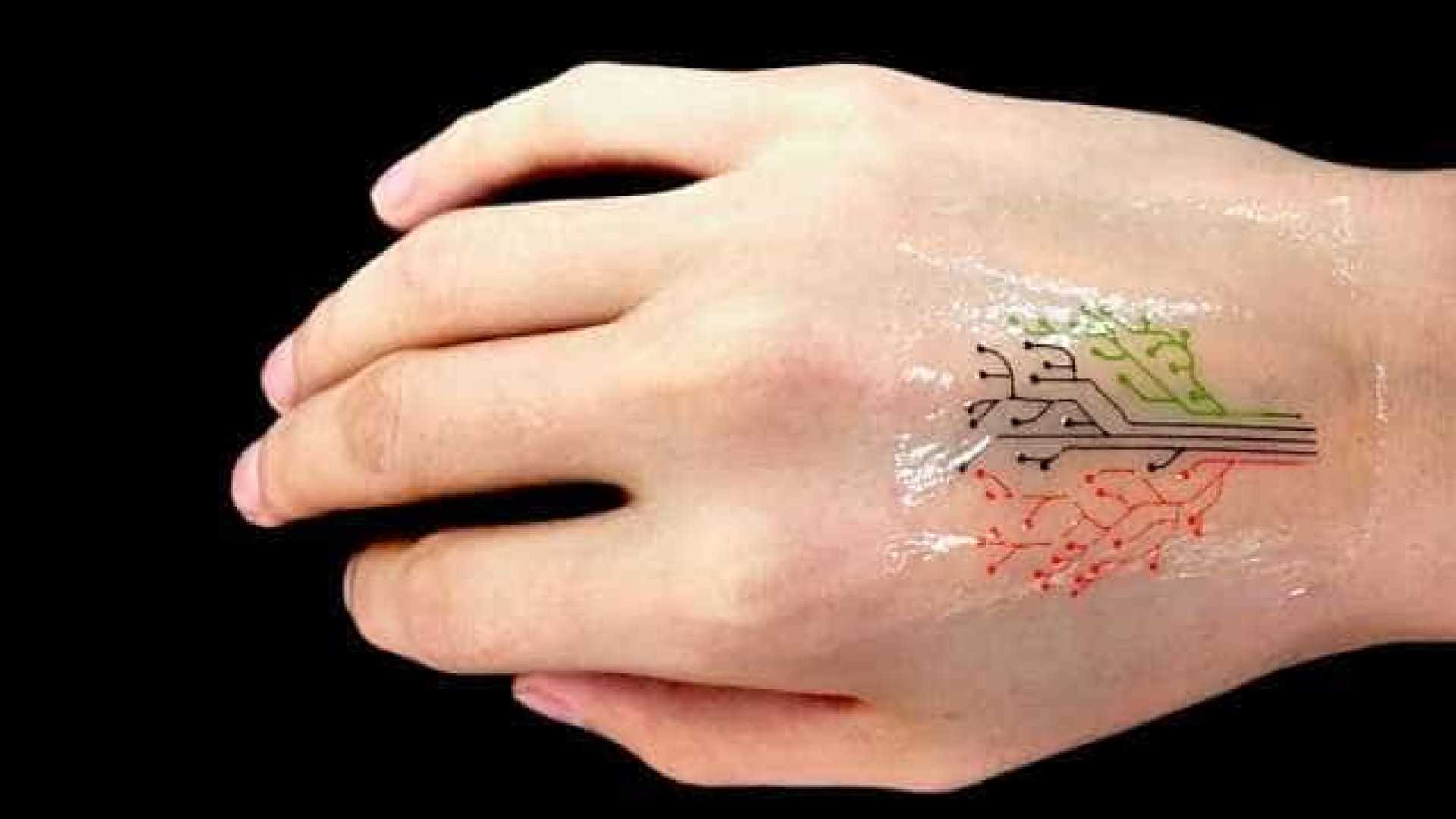 Pesquisadores criam tatuagem que brilha e muda de cor