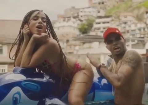 Anitta rebola muito e leva tapinha no bumbum em clipe de ‘Vai Malandra’, assista