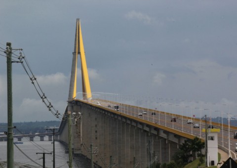 Mulher morre após cair da Ponte Rio Negro 