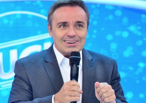Gugu Liberato pode apresentar ‘A Fazenda’ no lugar de Roberto Justus