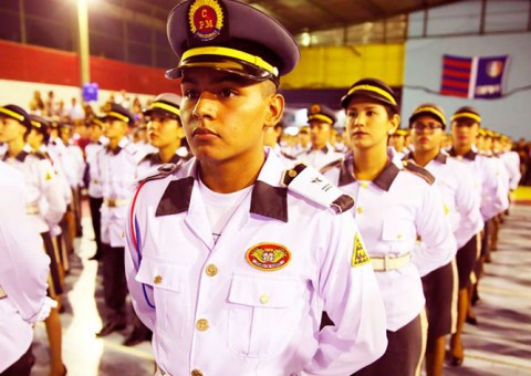 Aluno de colégio da Polícia Militar é primeiro colocado em vestibular da UEA