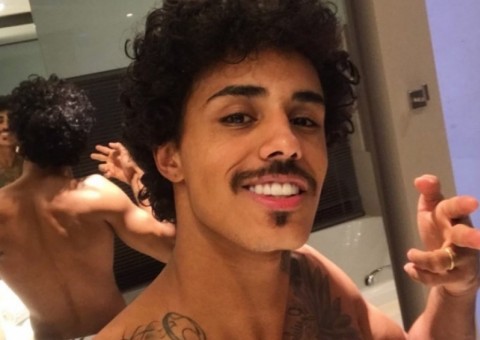 MC Livinho desce do palco durante show e enforca rapaz durante briga