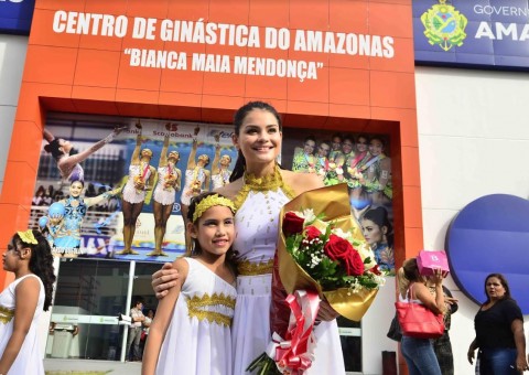 Bianca Maia ministra curso de Iniciação em Ginástica Rítmica em Manaus