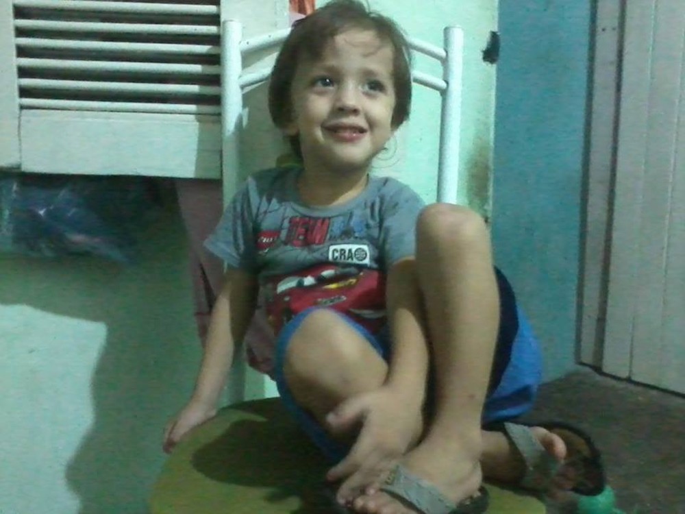 Corpo de menino desaparecido é encontrado carbonizado