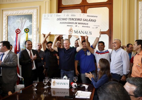 Prefeitura garante 13º para mais de 7 mil rodoviários de Manaus  