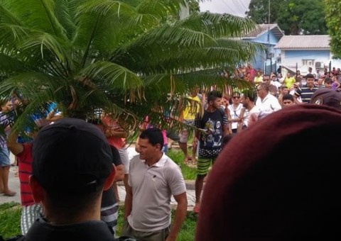 Moradores tentam invadir Câmara Municipal de Tapauá para impedir posse de novo presidente 