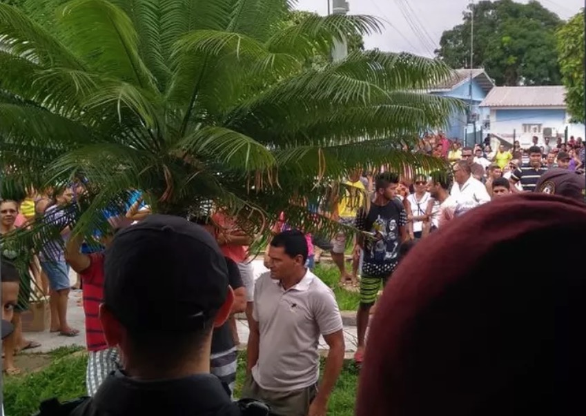 Moradores tentam invadir Câmara Municipal de Tapauá para impedir posse de novo presidente 