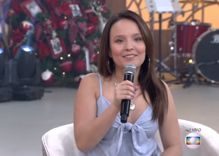 Larissa Manoela vira sensação na Globo e leva internautas à loucura