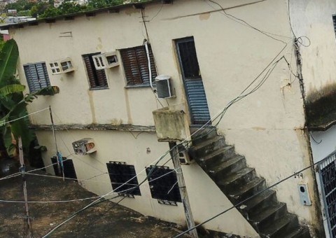 Pânico: Moradores sentem tremor e casa desaba minutos depois em Manaus