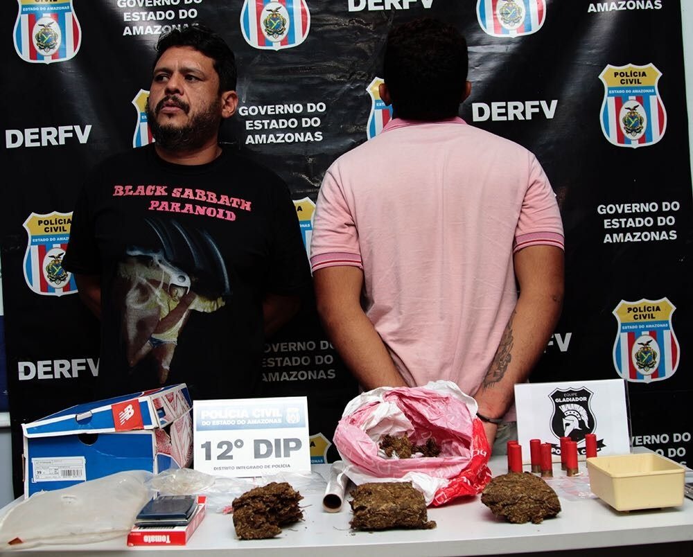 Homem é preso e jovem é apreendido com dois quilos de drogas em Manaus