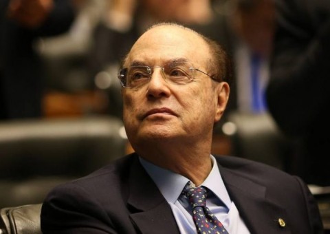 Paulo Maluf se entrega à Polícia Federal em São Paulo