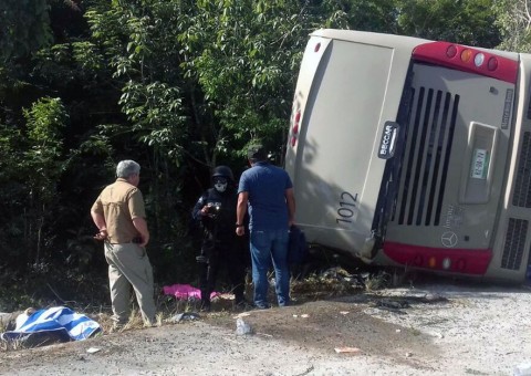 Acidente com ônibus mata 12 turistas e deixa brasileiros feridos no México
