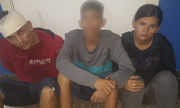 Com mais de 20 celulares roubados, trio é preso suspeito de fazer arrastões em Manaus