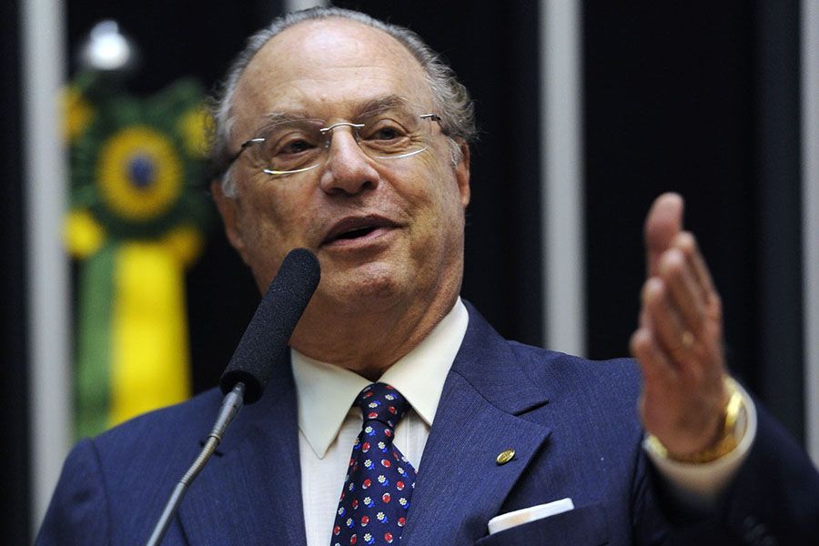 Defesa diz que Maluf está arrasado e trata câncer de próstata