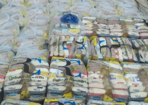 Mais de 500 cestas básicas são entregues para famílias carentes no Amazonas