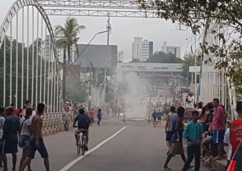  Famílias vítimas de incêndio em comunidade recebem indenização do Governo