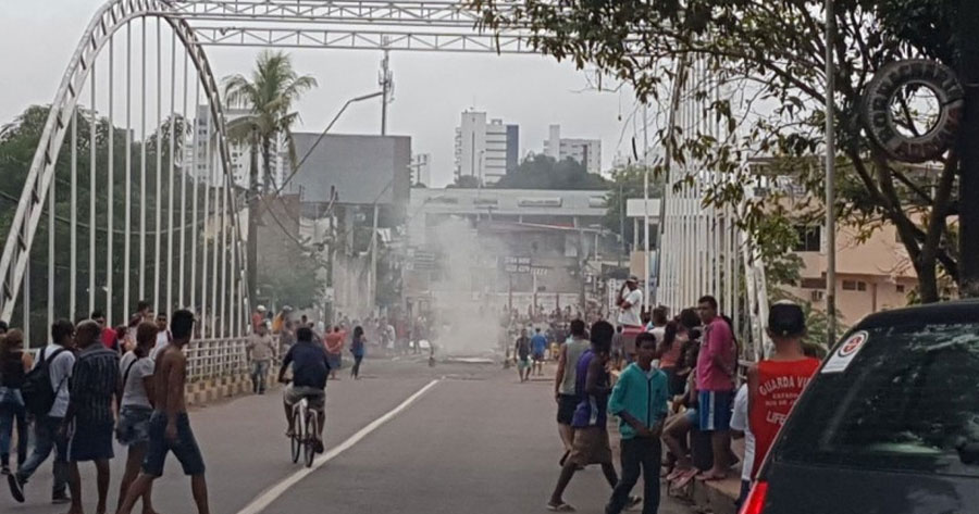  Famílias vítimas de incêndio em comunidade recebem indenização do Governo
