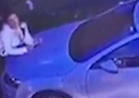 Câmeras flagram sexo a três em estacionamento de supermercado