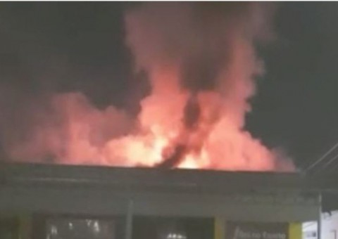 Fogo se alastra e causa pânico em clientes de hamburgueria em Manaus; Vídeo