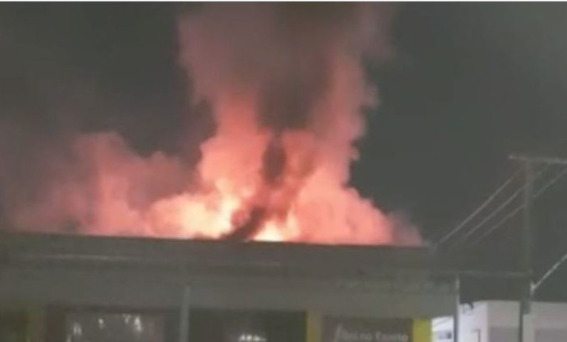 Fogo se alastra e causa pânico em clientes de hamburgueria em Manaus; Vídeo