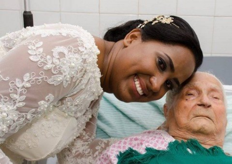 Noiva abandona festa de casamento para visitar mãe de 92 anos internada