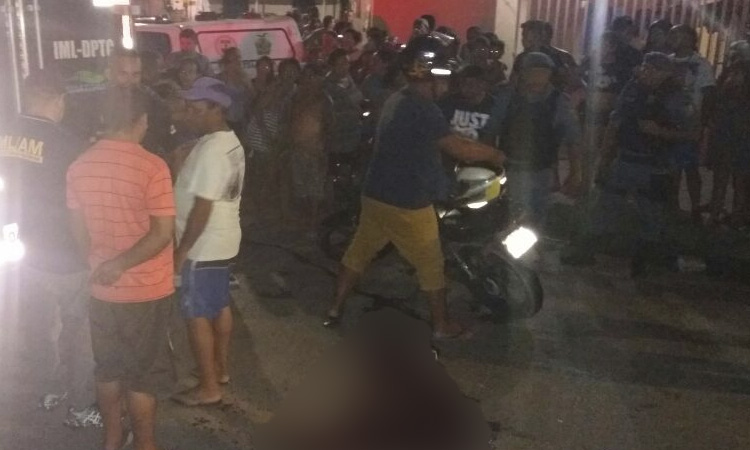 Motociclista morre após ter cabeça esmagada por ônibus em Manaus
