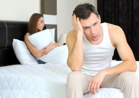 Homem com impotência libera esposa para fazer sexo com outros e divide opiniões 