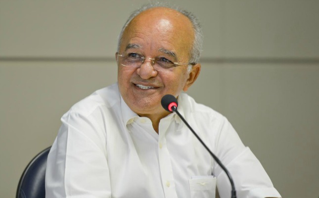 Preso e com sorriso no rosto, Melo se mostra tranquilo durante chegada à PF