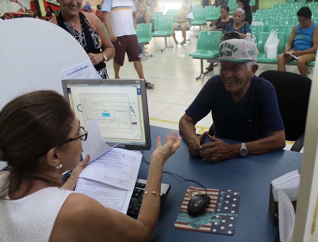 Governo implanta novo sistema de senha para melhorar atendimento na Central de Medicamentos 