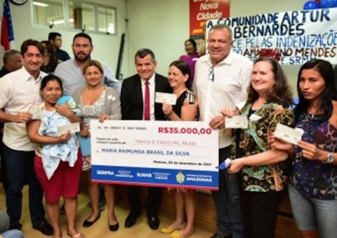 Governo indeniza vítimas do incêndio na Comunidade Arthur Bernardes