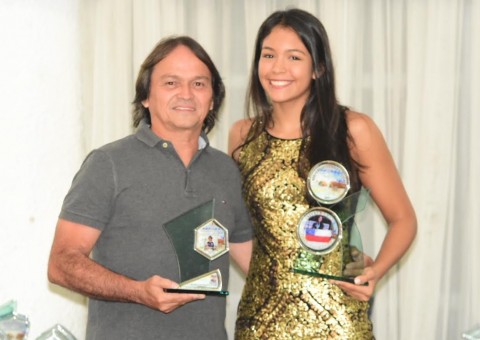 Federação Amazonense de Natação premia os melhores atletas do ano