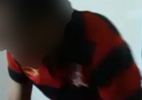 Polícia procura pai que aparece em vídeo tentando estuprar filha