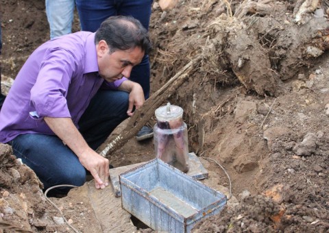 'Cápsula do tempo' é encontrada após demolir escola 