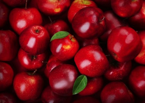 Comer três maçãs ou dois tomates ao dia ajuda a restaurar pulmões de ex-fumantes