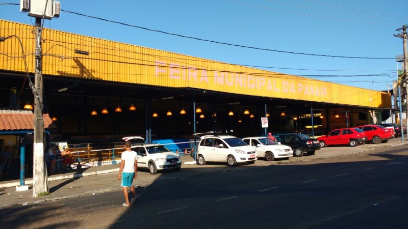 Terror: Grupo armado invade feira e rouba trabalhadores em Manaus