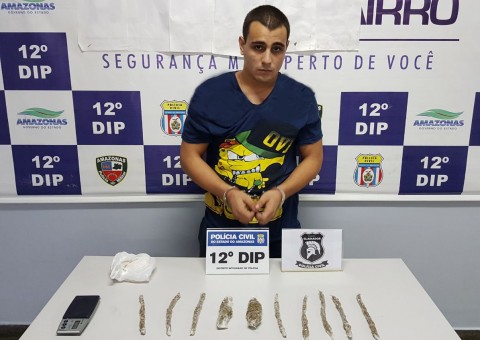 Em Manaus, jovem tenta reagir após ser preso por transportar drogas em carro