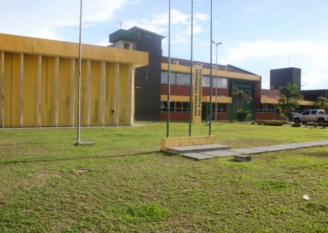 Presos se soltam, trocam tiros com a polícia e conseguem fugir da UPP