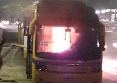 Noite de sexta-feira é marcada por trânsito caótico com vários acidentes em Manaus