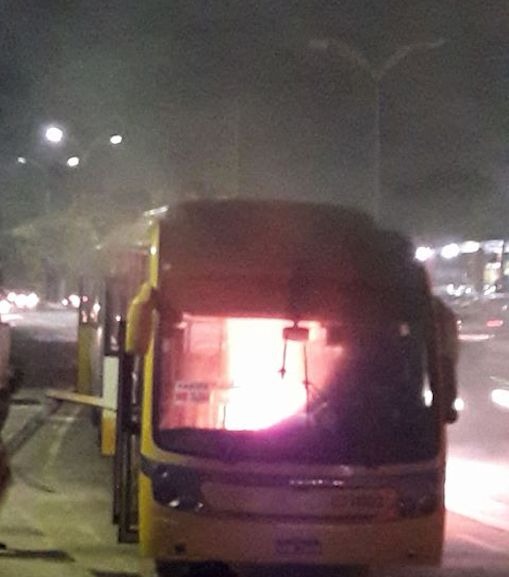 Noite de sexta-feira é marcada por trânsito caótico com vários acidentes em Manaus