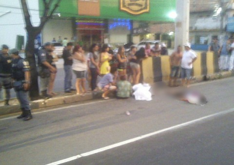 Uma pessoa morre e outra fica gravemente ferida em acidente na Ponta Negra