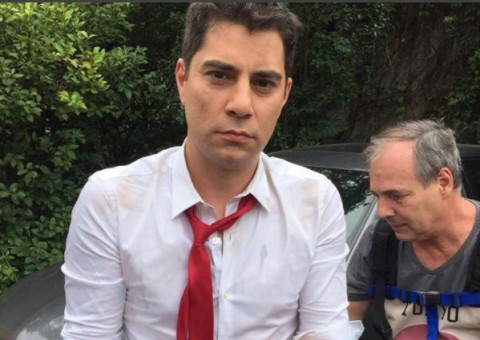 Evaristo Costa é preso em novo vídeo da Netflix