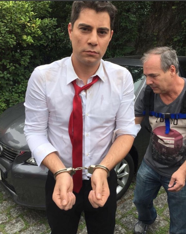 Evaristo Costa é preso em novo vídeo da Netflix