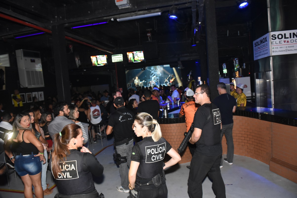 Operação entre SSP e Polícia Civil fiscaliza bares e casas noturnas em Manaus