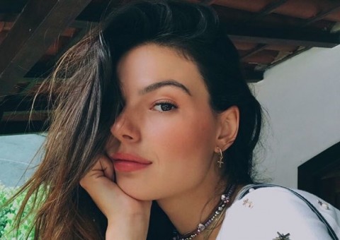 Isis Valverde ostenta corpo de sereia e fãs piram: ‘deusa’