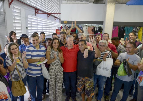Prefeito e secretário​s​ vão às compras n​o Shopping T4