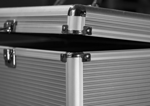 PM é internado em hospital após abrir caixa misteriosa e ser atacado