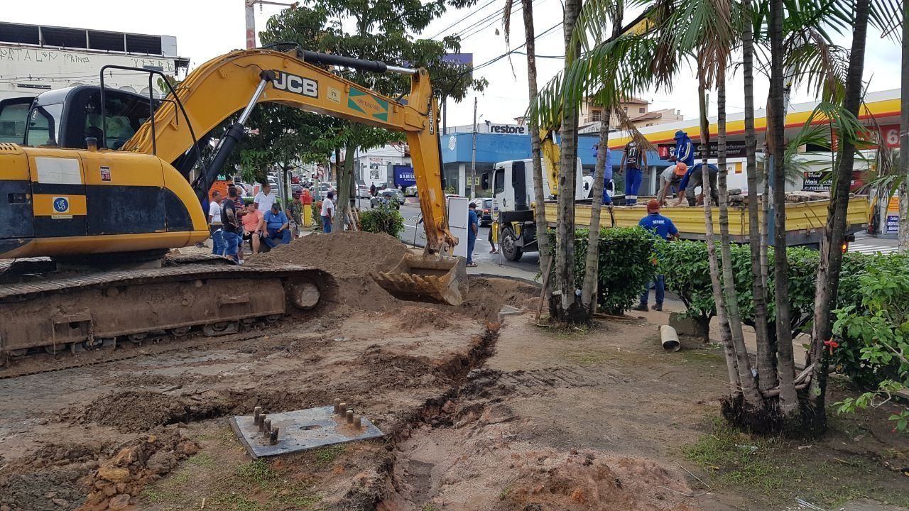 Seminf assegura que nova cratera não afetará trânsito em rua principal de Manaus