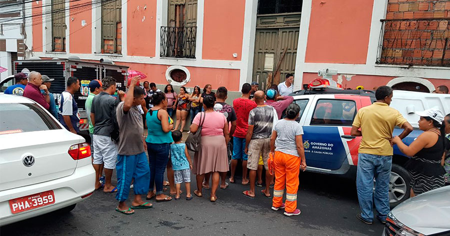 Mulher é morta a facadas por suposto amante no Centro de Manaus