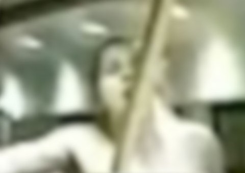 Casal é filmado por passageiro fazendo sexo dentro de ônibus